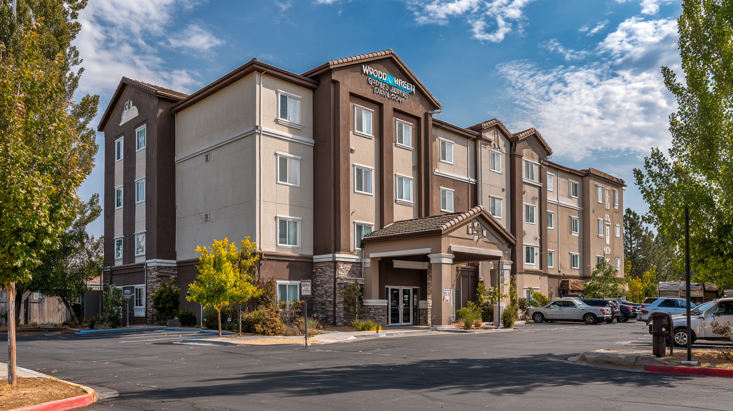 1.WoodSpring Suites