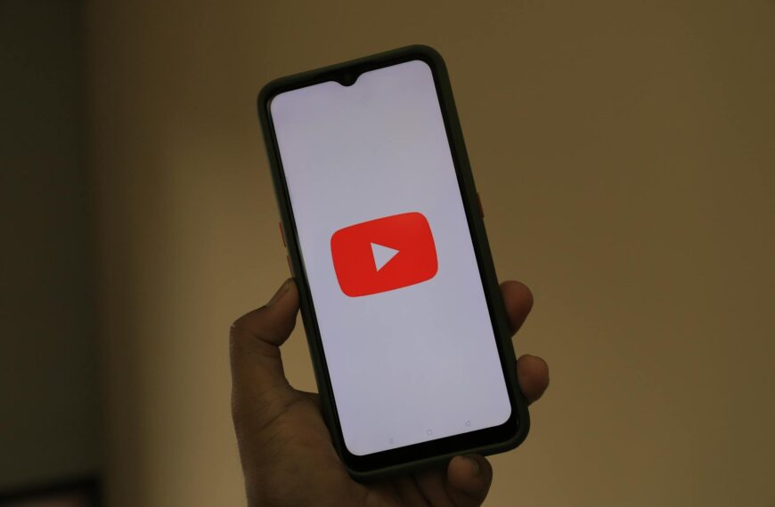 Delta Partners With YouTube for Ad-Free In-Flight Content