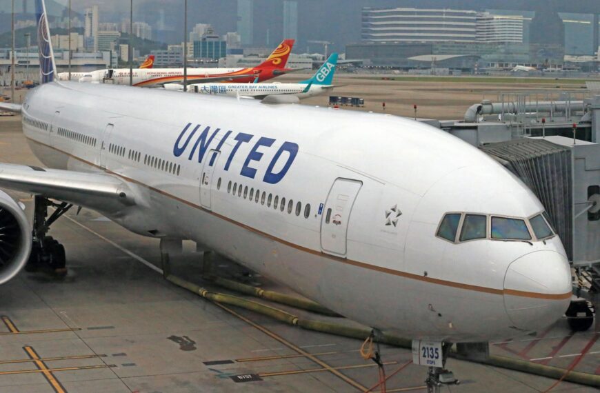 United Airlines Partners with Starbucks for Free In-Flight Coffee